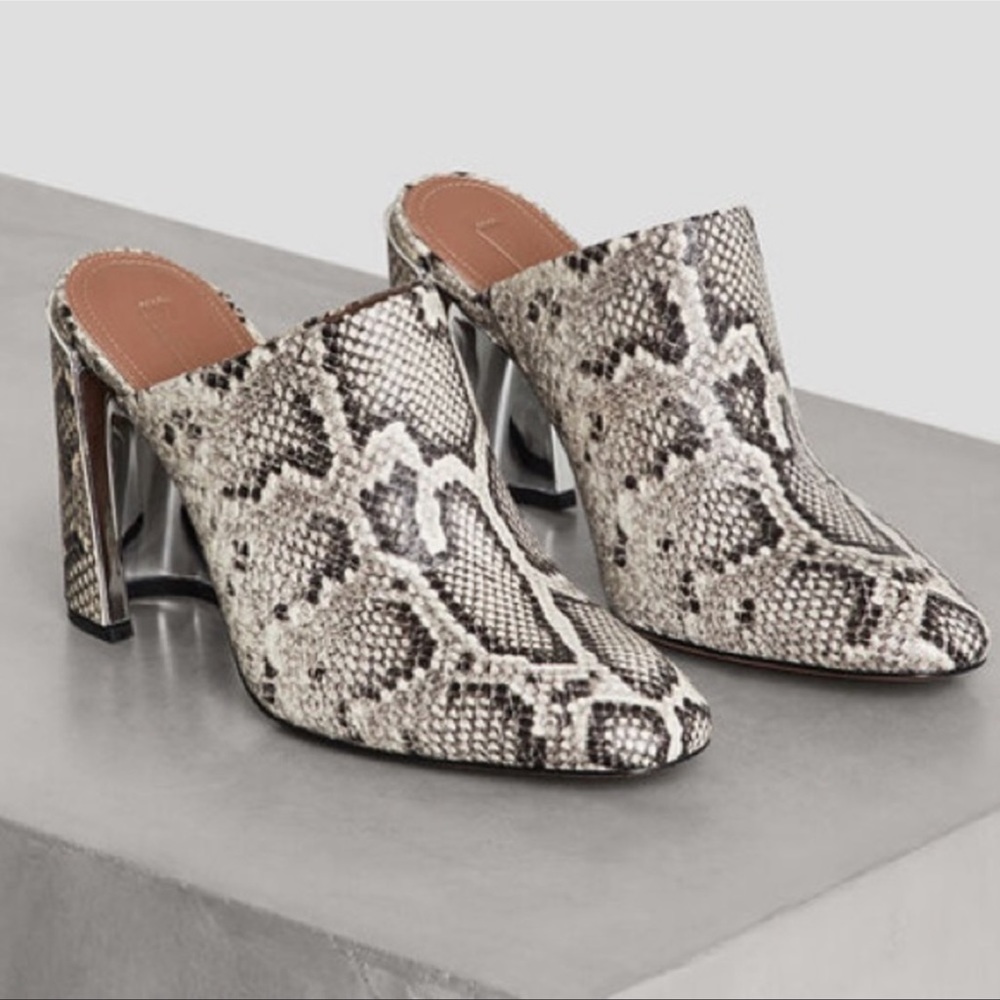 BCBG the Blanche mule